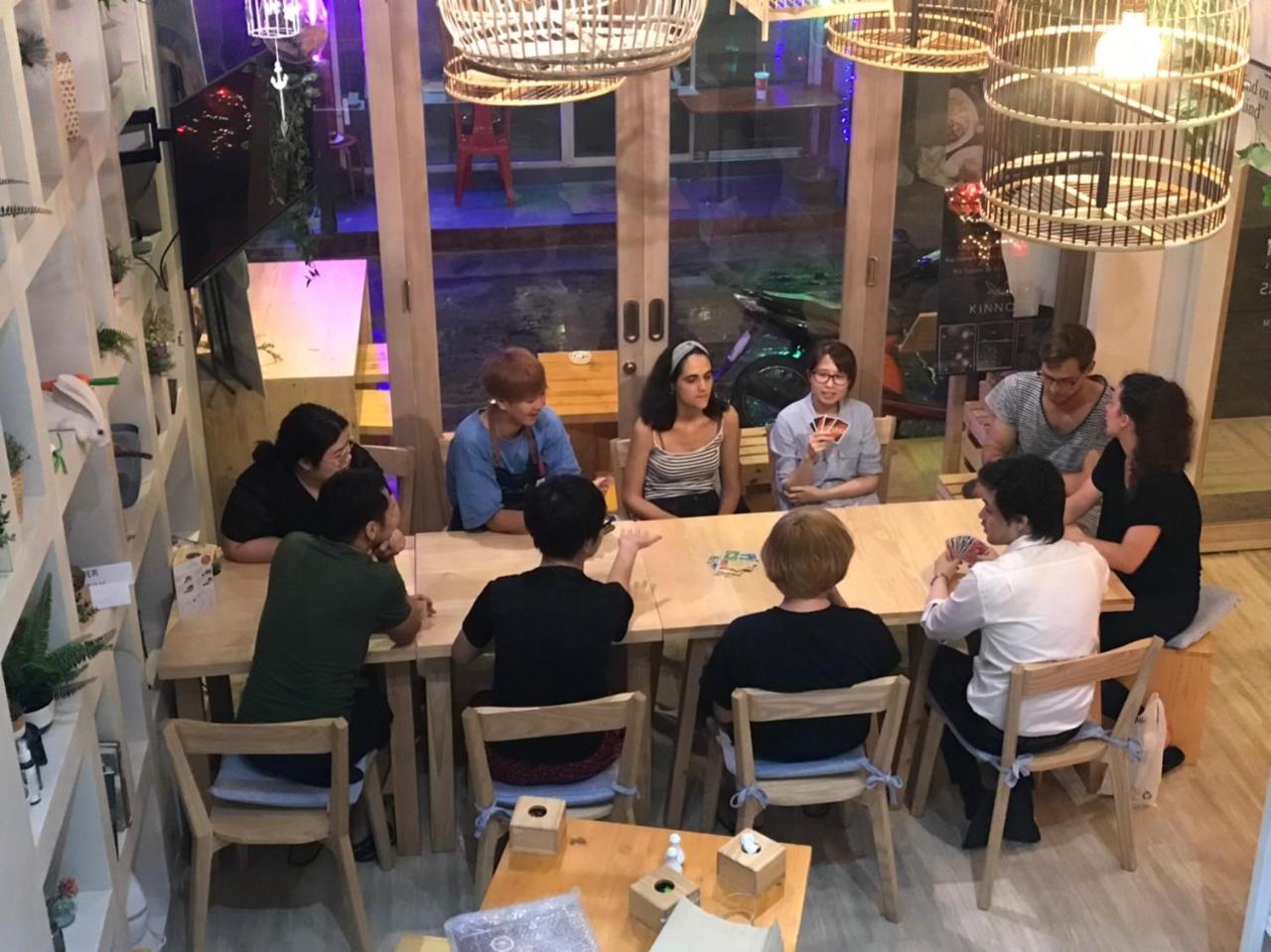 Kinnon Deluxe Hostel Coworking Cafe Банкок Екстериор снимка