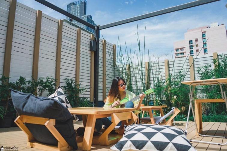 Kinnon Deluxe Hostel Coworking Cafe Банкок Екстериор снимка