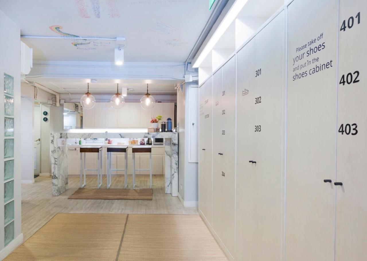 Kinnon Deluxe Hostel Coworking Cafe Банкок Екстериор снимка