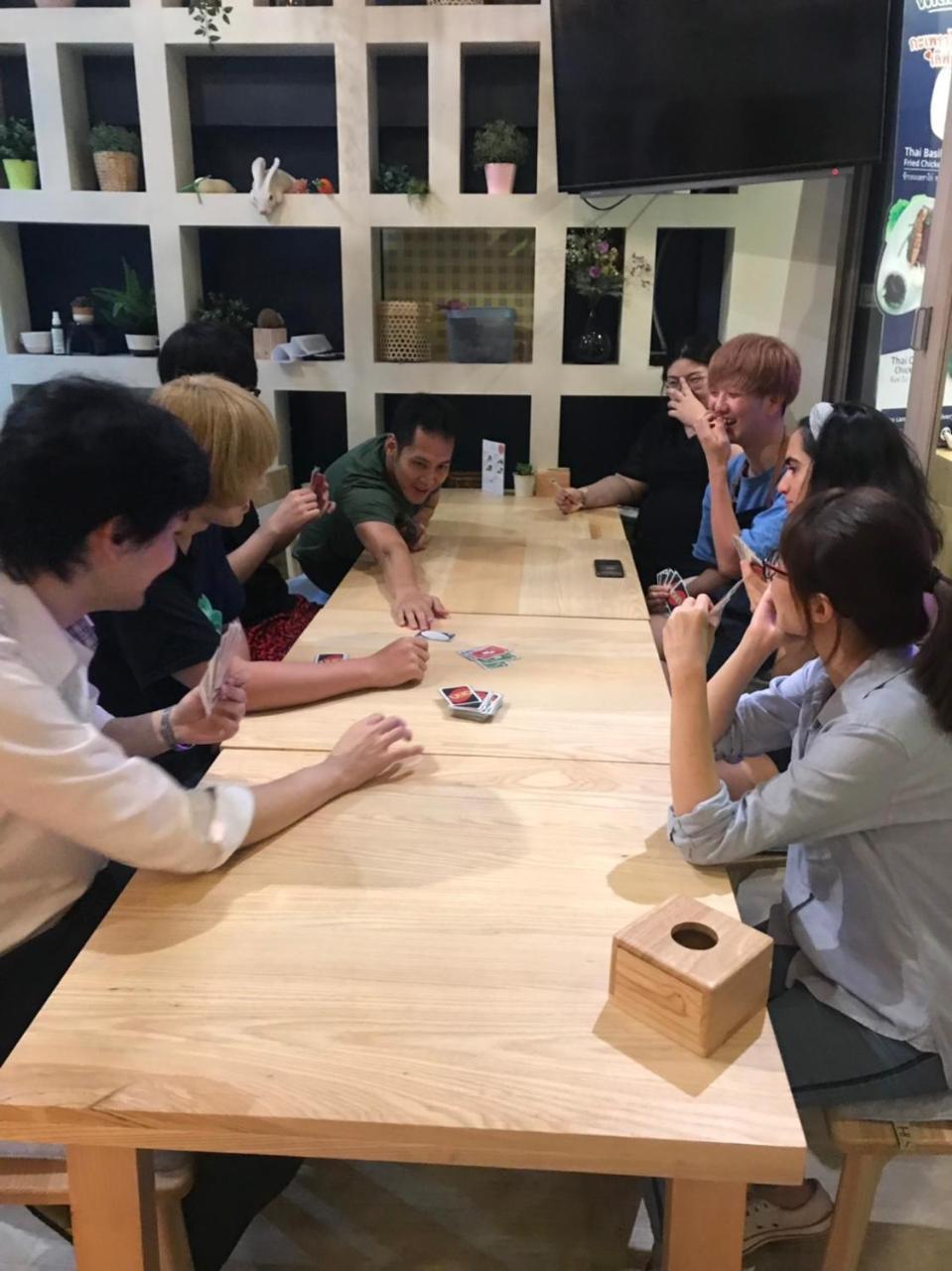 Kinnon Deluxe Hostel Coworking Cafe Банкок Екстериор снимка