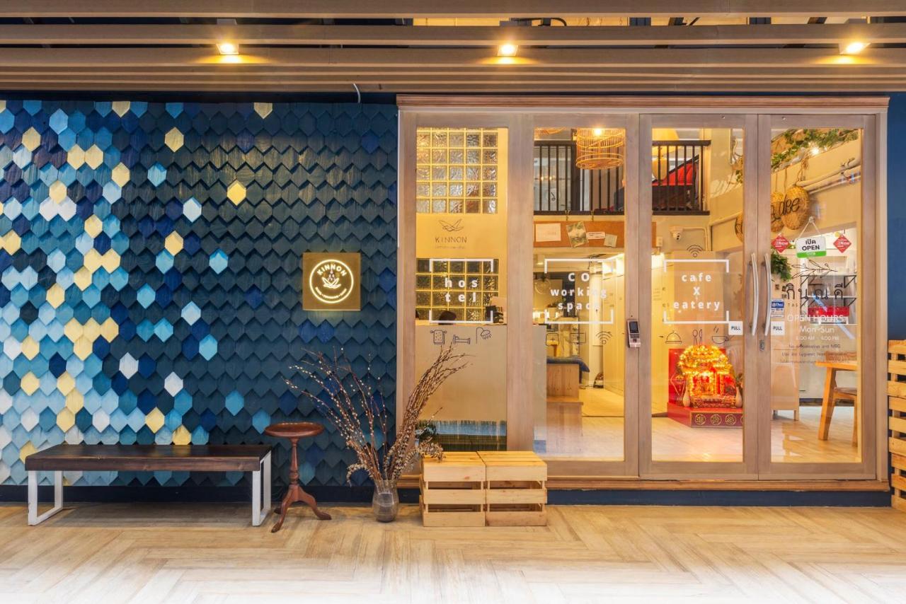 Kinnon Deluxe Hostel Coworking Cafe Банкок Екстериор снимка